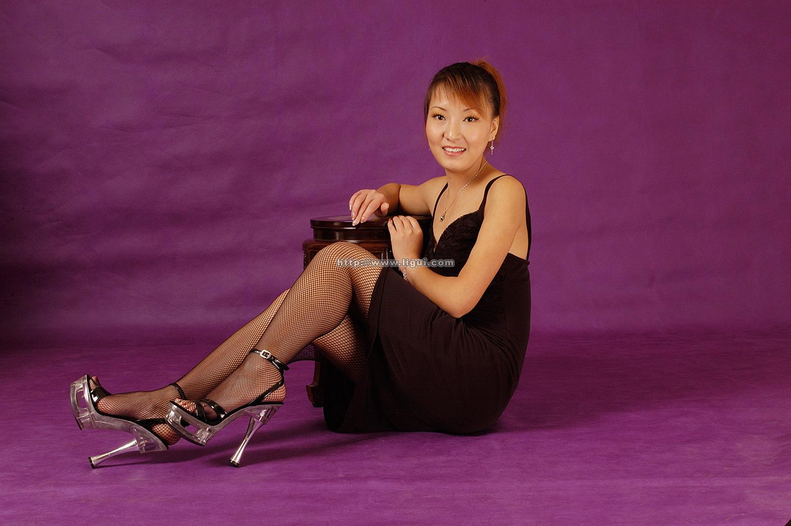 [Ligui丽柜会所]2006-02-18 黑色吊带连衣裙美女 英子 黑色网袜美腿性感私房写真集,