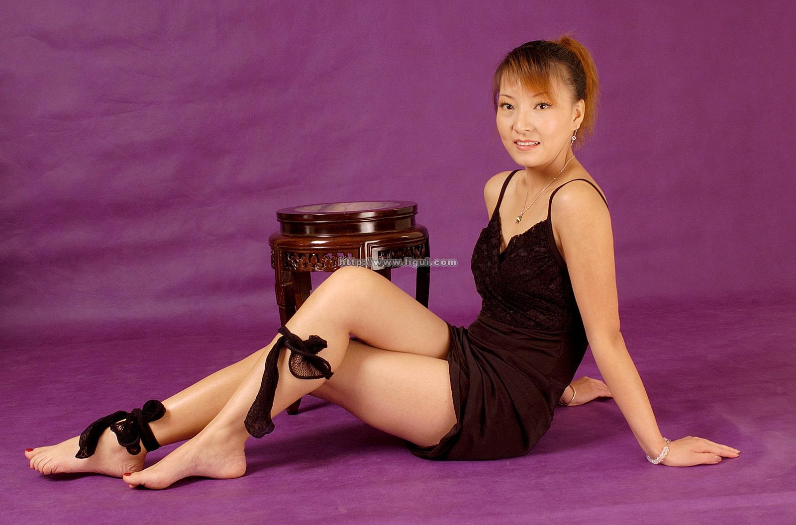 [Ligui丽柜会所]2006-02-18 黑色吊带连衣裙美女 英子 黑色网袜美腿性感私房写真集,