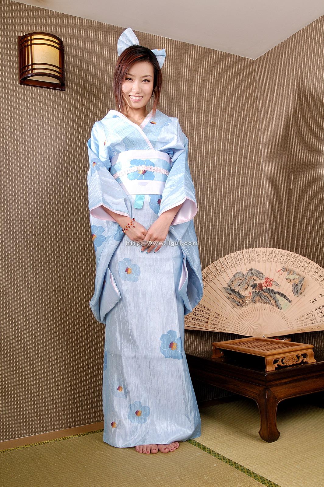 [Ligui丽柜会所]2006-03-29 和服美女 小惠 蓝色和服与美腿玉足性感私房写真集,