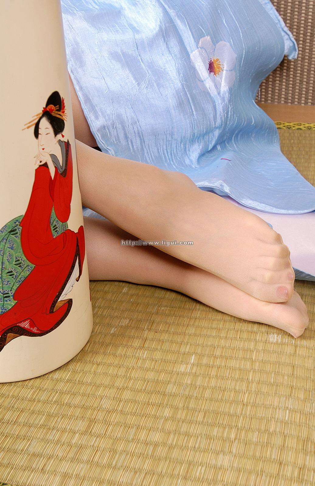 [Ligui丽柜会所]2006-04-10 小惠 性感和服与肉色丝袜美腿私房写真,