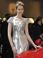 玛莎拉蒂展台外籍模特金属质感银色亮裙