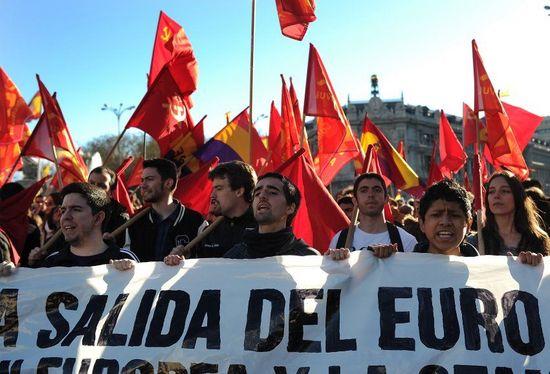 西班牙上万民众游行抗议财政紧缩 与警方起冲突
