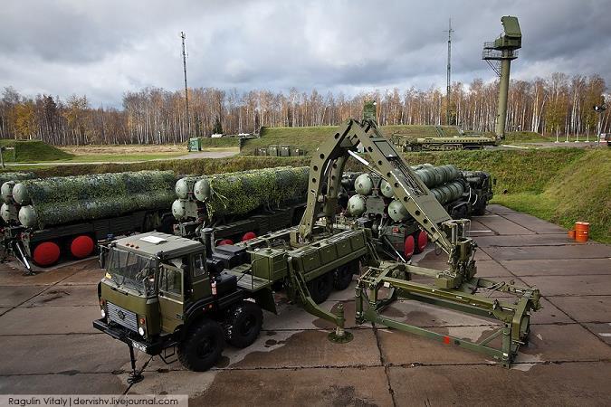 俄军S-400防空导弹基地曝光。