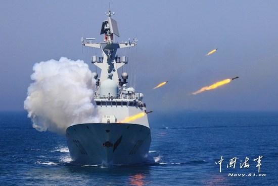 资料图：中国海军在南海训练。