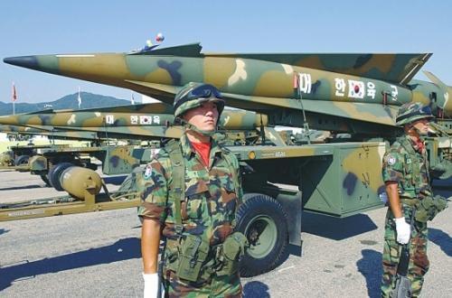资料图：韩国利用美军防空导弹研制的“玄武”弹道导弹。