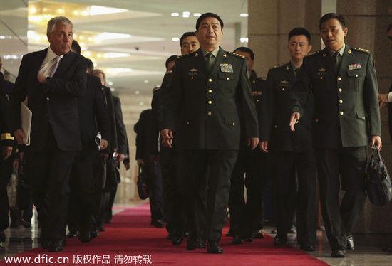 2014年4月8日，北京，国务委员兼国防部长常万全上将在八一大楼与来访的美国国防部长哈格尔共同举行新闻媒体见面会。