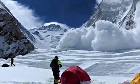 尼泊尔拟叫停珠峰探险 遇难夏尔巴人因赔偿少不满