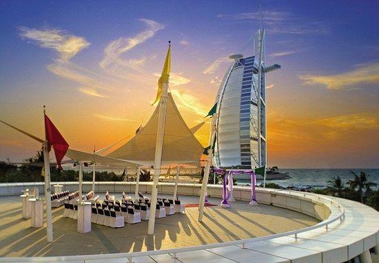 迪拜帆船酒店停机坪打造价值30万元奢华婚礼(图)