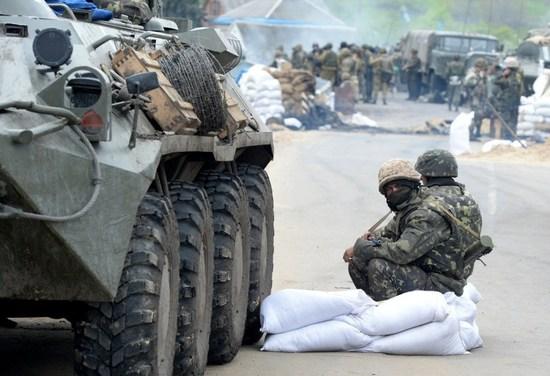 资料图：乌克兰军队出动。