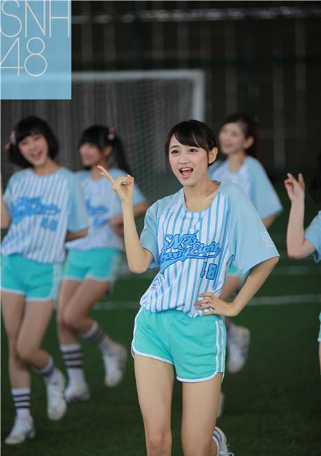 SNH48穿足球运动衣拍MV 备战总选举,SNH48穿足球运动衣拍MV 备战总选举