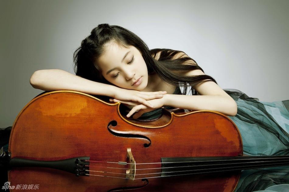 欧阳娜娜人气飙升 大提琴写真优雅甜美,欧阳娜娜人气飙升 大提琴写真优雅甜美