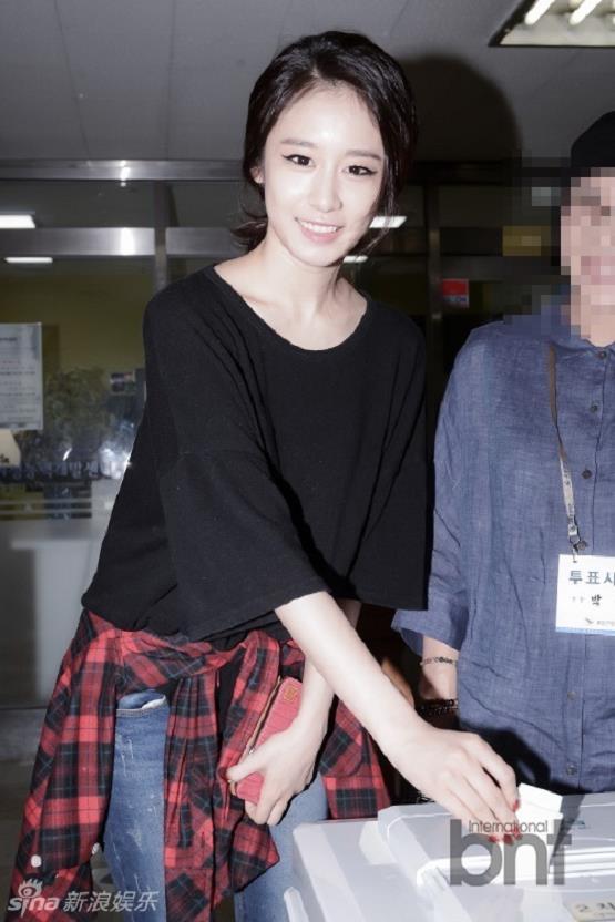 T-ara智妍参与地方选举投票 露甜美微笑,T-ara智妍参与地方选举投票 露甜美微笑