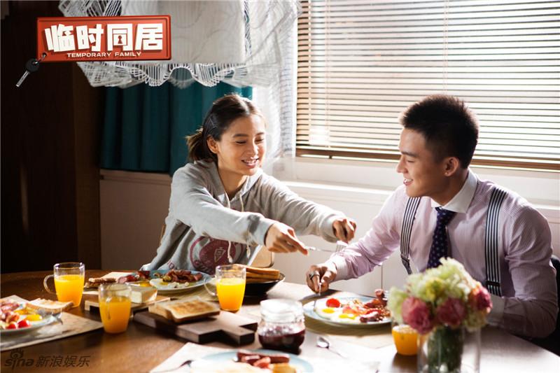 《临时同居》七夕海报  四主演浪漫甜蜜,《临时同居》Angelababy 欧豪争食