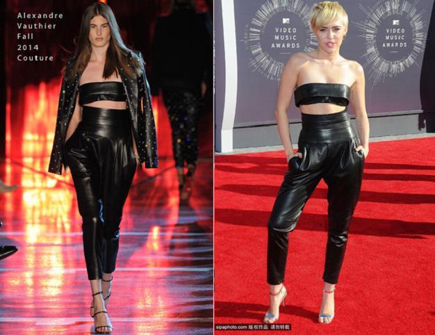 名媛领衔红毯新时尚:深V到肚脐,美国当红歌手麦莉-赛勒斯(Miley Cyrus)身穿亚历山大-福提(Alexandre Vauthier)2014秋季高定黑色皮装亮相。