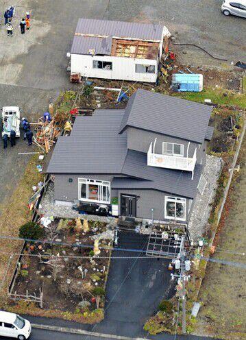 日本北海道遭强风袭击 房屋玻璃破碎车库被刮飞