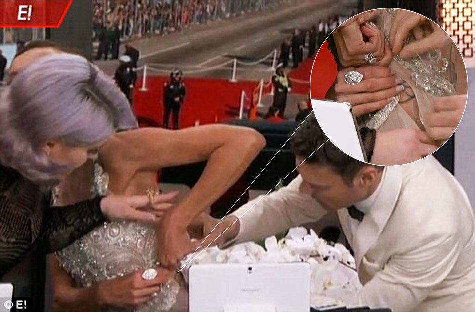 女星公开场合的尴尬: 女主播直播时内衣外泄,当地时间2014年3月2日，美国洛杉矶，第86届奥斯卡金像奖颁奖礼（The 86th Academy Awards）圆满落幕，娱乐节目主持人Giuliana Rancic在做奥斯卡地毯直播时，礼服不小心被崩开，其他的工作人员赶忙上前帮忙，试图用塑料胶带把礼服粘上。