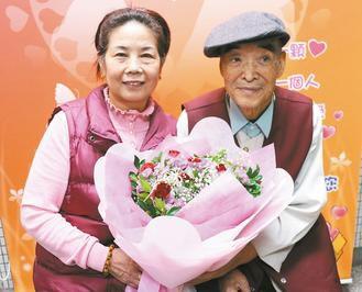91岁老人娶63岁妻 办完登记马上赶到医院开刀
