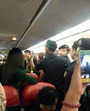 疑似安徽乘客开水泼空姐被捕 航班返航曼谷
