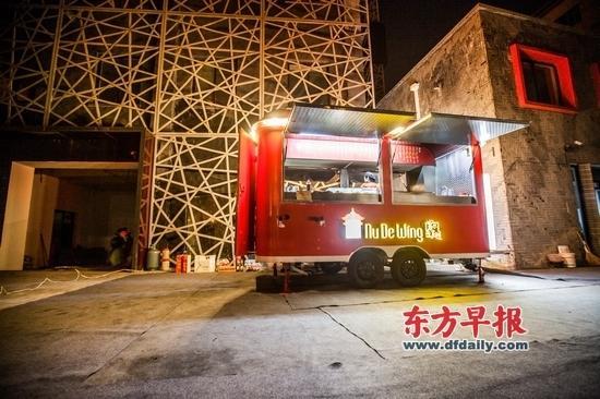 因涉嫌异地经营 移动烧烤车被撤离淮海路商圈