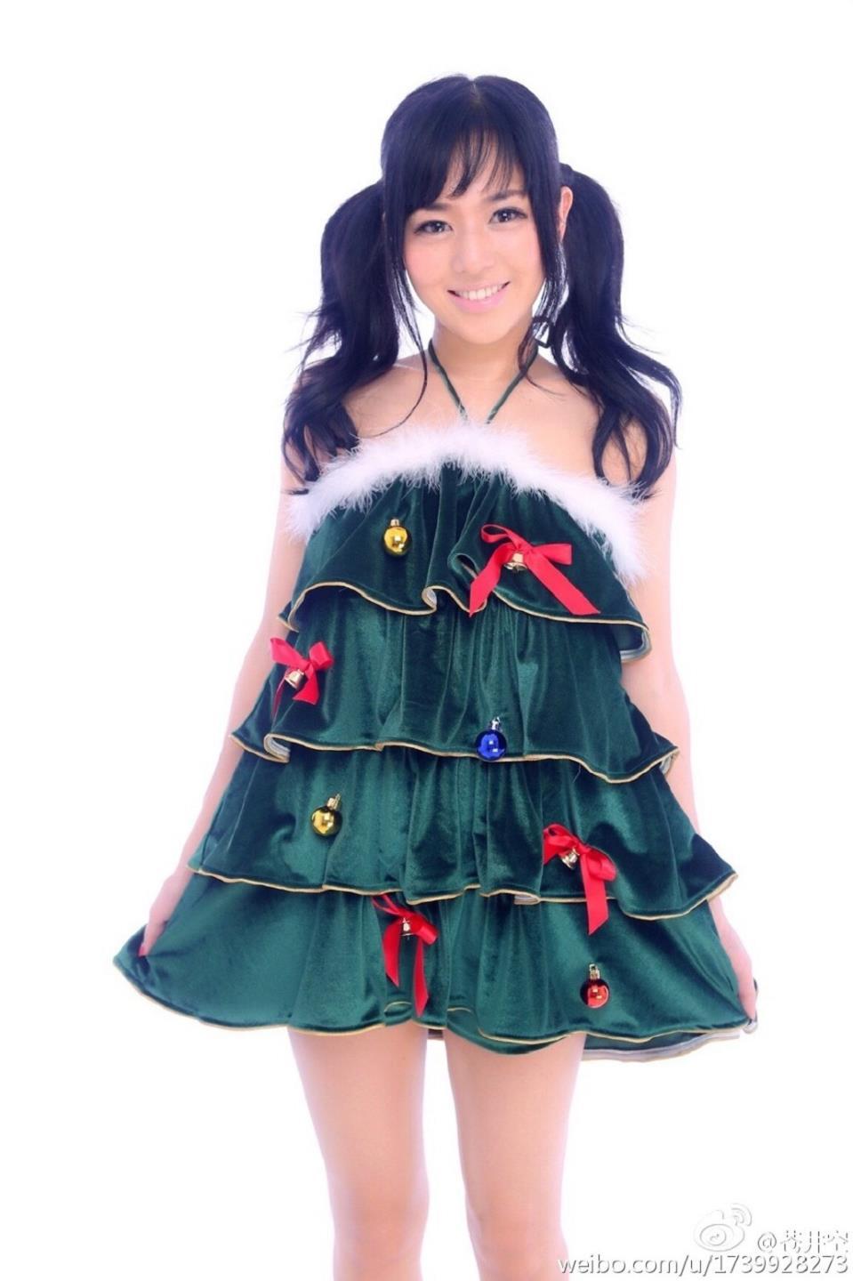 苍井空穿圣诞树裙露美腿 放话：来装饰我,苍井空穿圣诞树裙露美腿 放话：来装饰我
