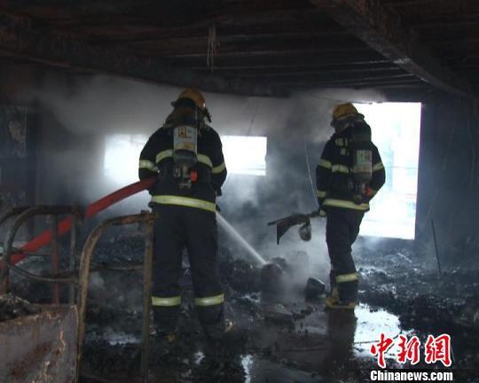 福建漳州一采沙船突发大火 未造成人员伤亡