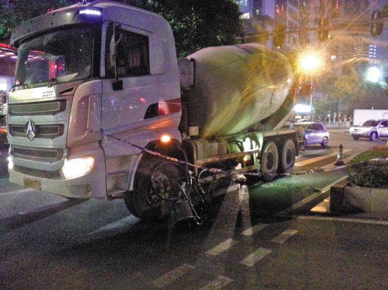 工程车禁行时段闯广州城区 致2人死亡
