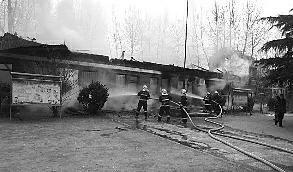 陕西蓝田一小学发生火灾 6间房屋被烧无人员伤亡
