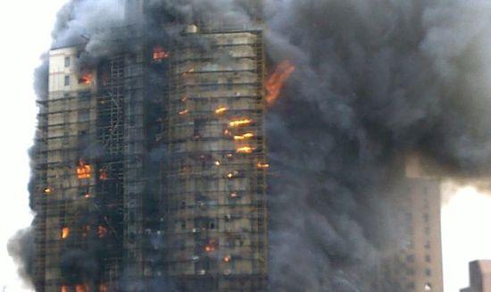 台北一公寓加盖危楼发生火警 一男子被烧成焦尸