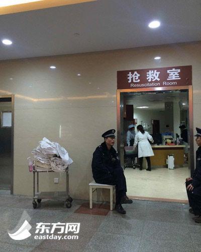 上海外滩跨年夜发生踩踏事件 多人被送医