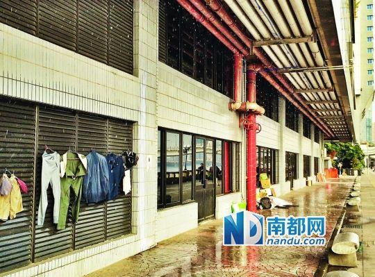 广州城管写字楼外装定时喷水装置驱赶露宿者(图)