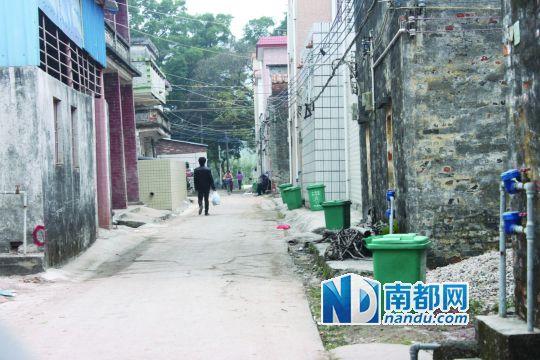 广东珠海一小巷5米摆放一个垃圾桶引质疑(图)