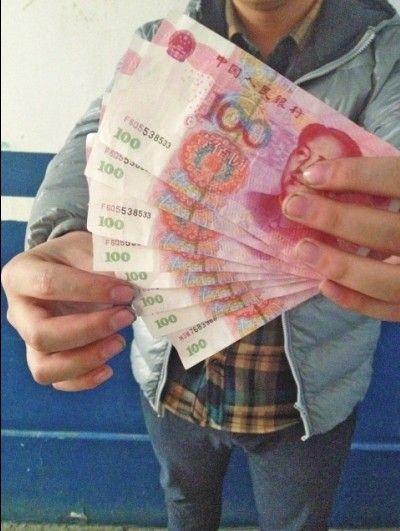 男子进洛阳城卖核桃 2小时收800元假币(图)