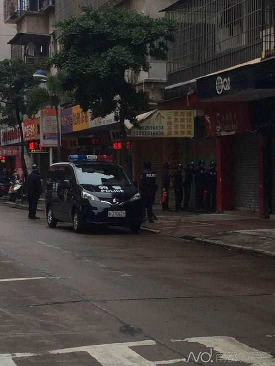广东鹤山2名毒贩持煤气瓶与警方对峙被擒获