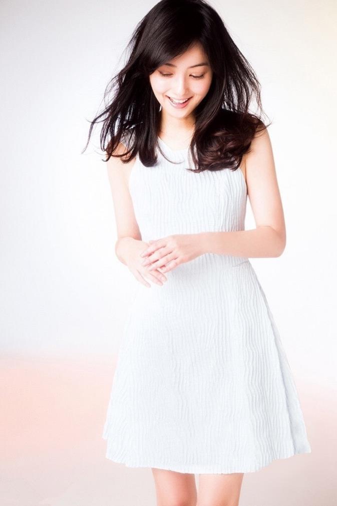 日本最美女星佐佐木希白裙写真优雅迷人,日本最美女星佐佐木希白裙写真优雅迷人