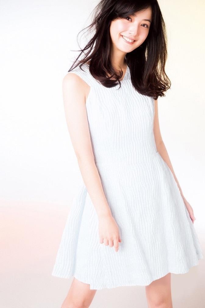日本最美女星佐佐木希白裙写真优雅迷人,日本最美女星佐佐木希白裙写真优雅迷人