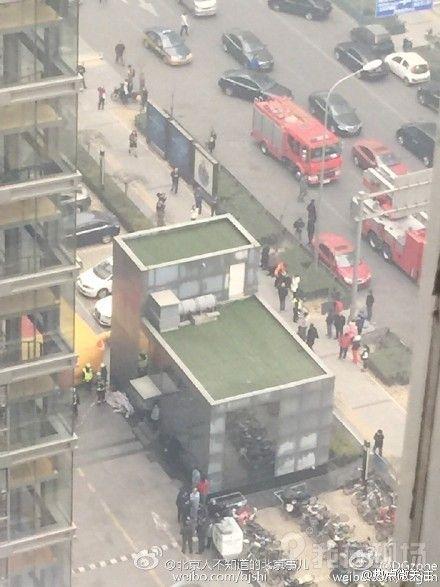 北京中关村有多人讨薪欲跳楼 警车消防车已就位