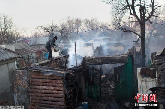 乌东部发生激烈交火 多人死亡数十房屋被炸毁
