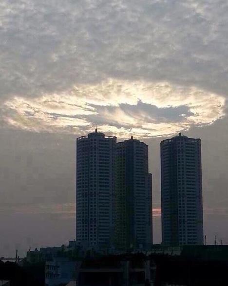 深圳、珠海天空出现诡异“天洞”