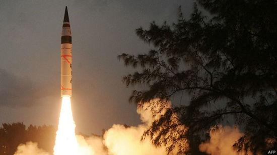 印度首次机动发射远程导弹 射程覆盖中国和西欧