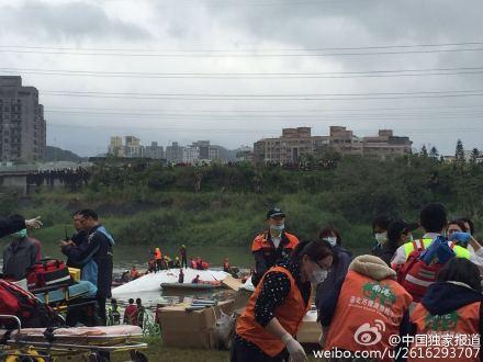 新华社记者台湾基隆飞机坠河现场直击