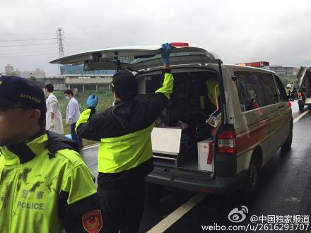 新华社记者台湾基隆飞机坠河现场直击