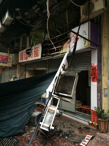 香港一阁楼发生火灾1死1伤 起火单位严重损毁