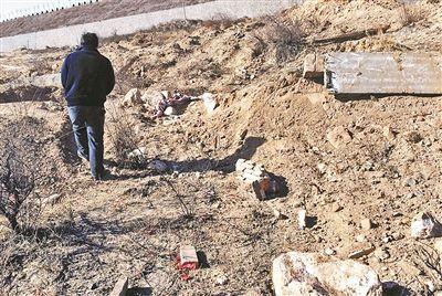 陕西28座殉职职工墓被强挖 为建国道服务区