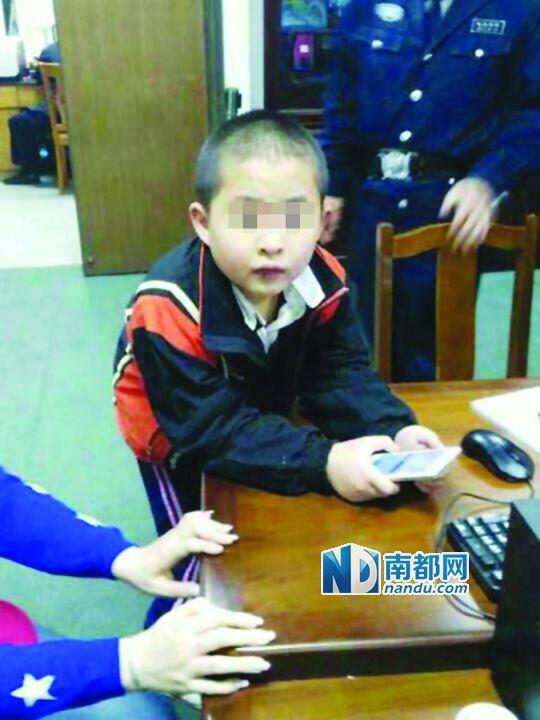 广州地铁站内8岁小孩走丢 主动向站务员求助(图)