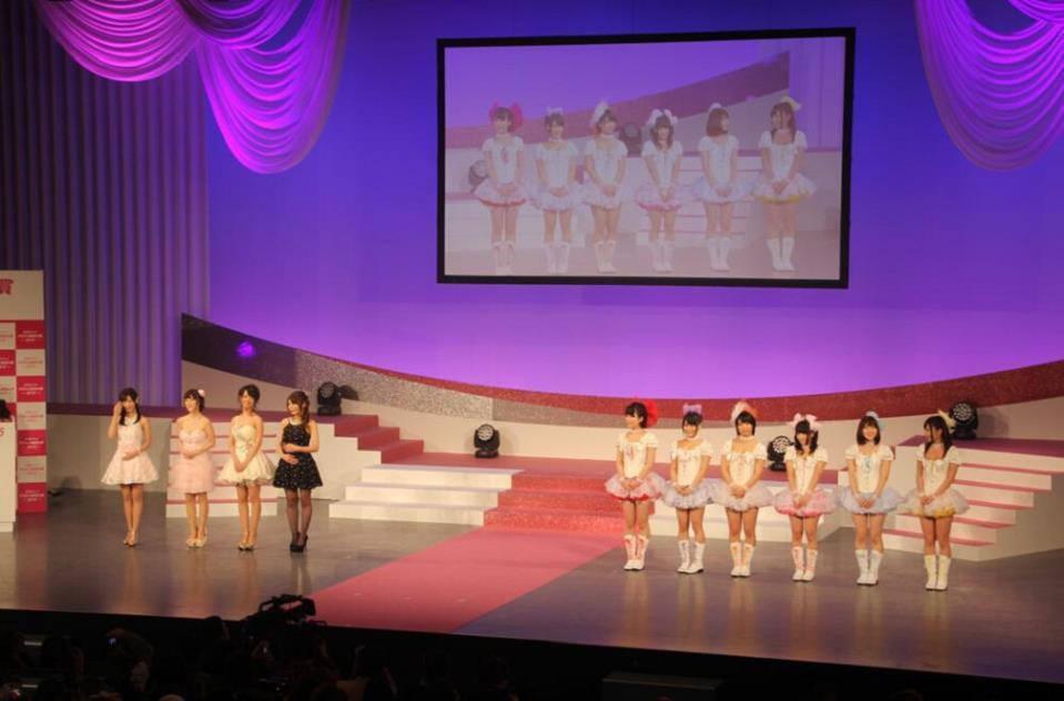 2015日本成人影片颁奖礼 波多野结衣现身助阵,获新人奖提名的女优们