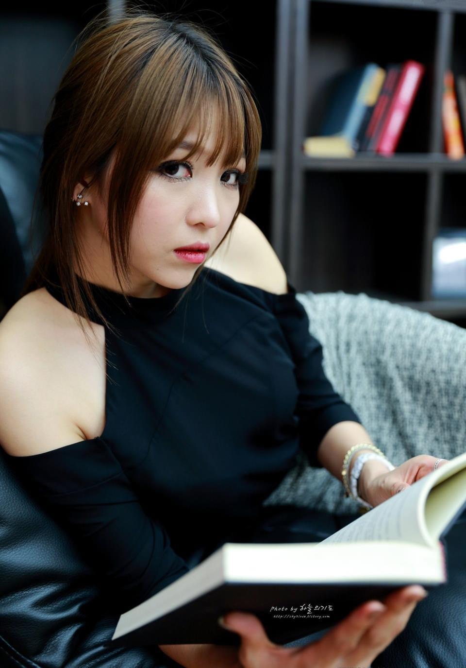 书房里的韩国美女李恩慧性感写真,书房里的韩国美女李恩慧性感写真