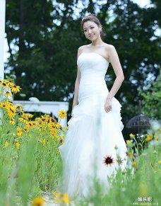 穿上婚纱的韩国美女李恩慧