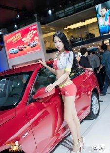2014广州车展北京汽车展台胸衣紧身热裤美女车模张诺轩