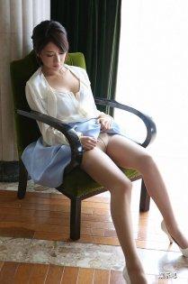 神室舞衣mai kamuro居家写真 坐在椅子上高潮般的表情