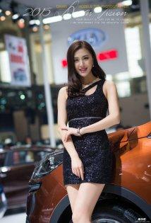 2015宁波车展起亚展台佳宝黑色超短裙